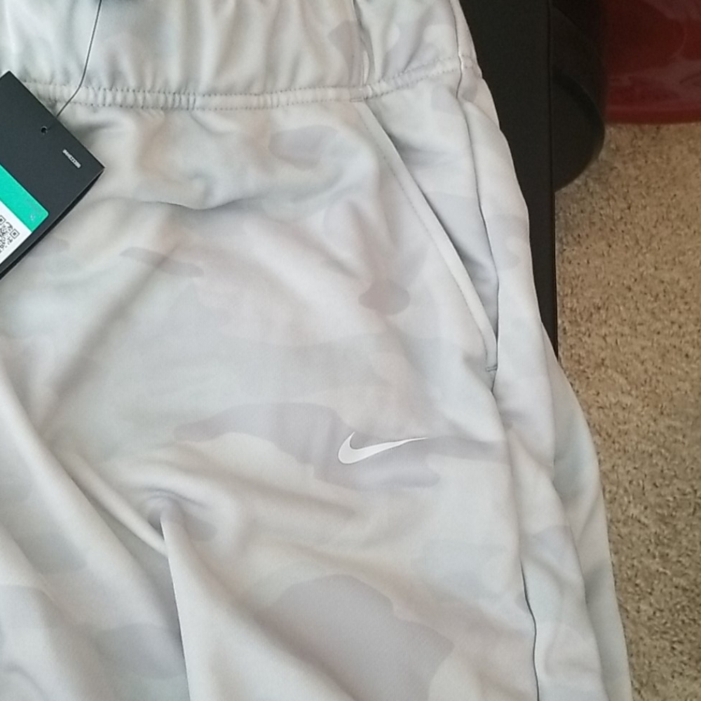 Nike capris joggers